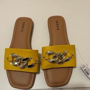 Torrid sandals yellow and gold NWT size 8
